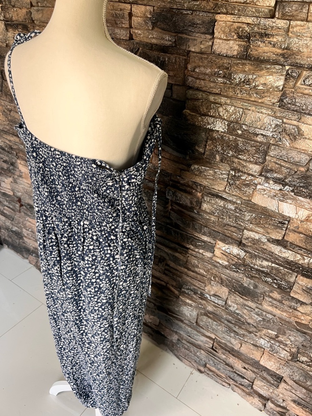 Old Navy Navy and White Floral Midi Sundress with Tie Straps - Picture 4 of 12